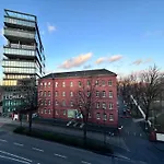 Modern Art Apartment Düsseldorf - 10 Min to Trade Fair&Stadium