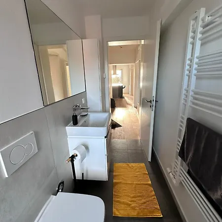 Modern Art - 10 Min To Trade Fair & Stadium Apartment *