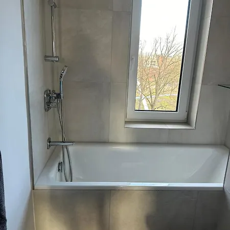 Modern Art - 10 Min To Trade Fair & Stadium Apartment
