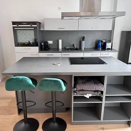 Modern Art - 10 Min To Trade Fair & Stadium Apartment *