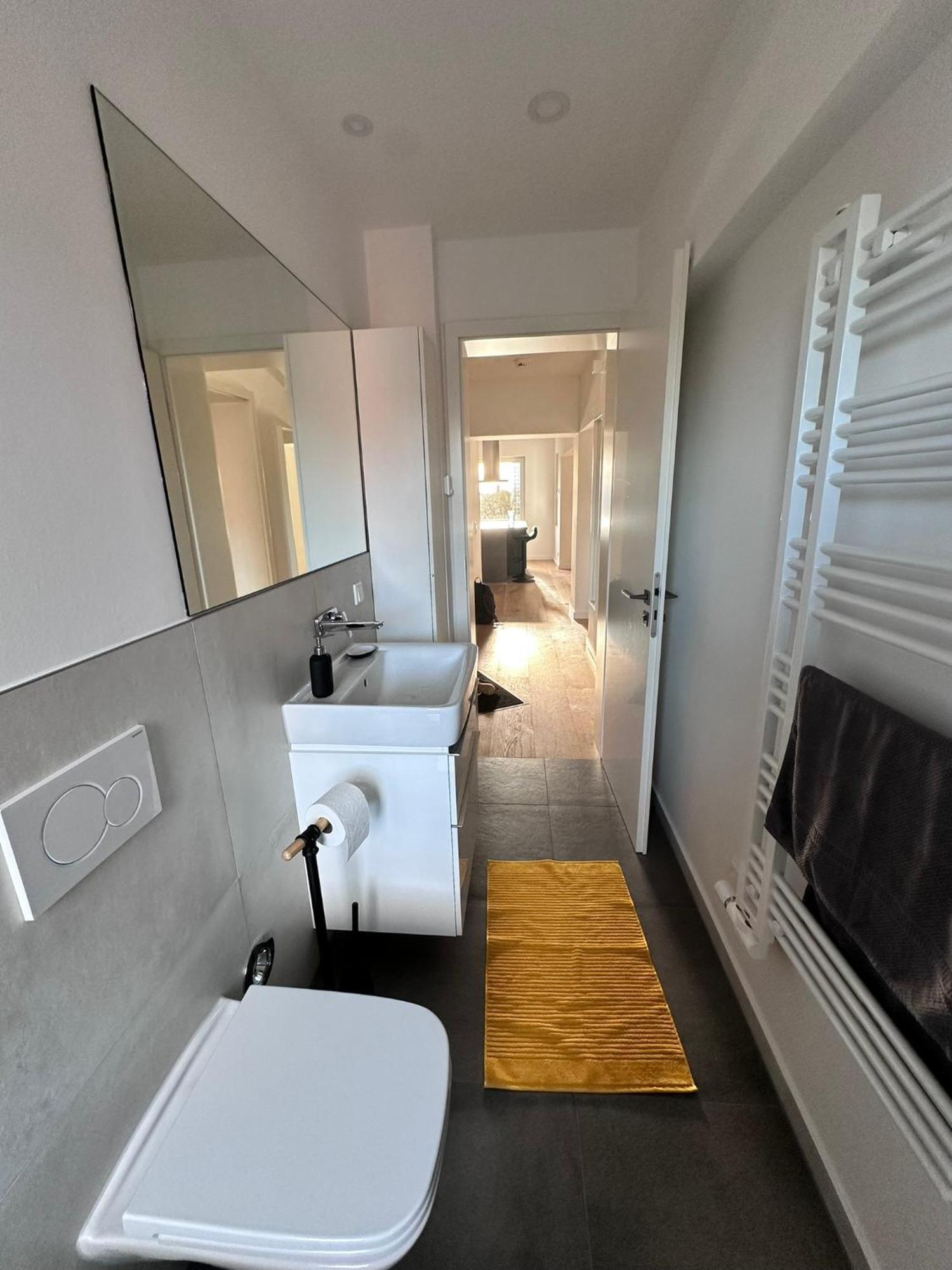 Modern Art - 10 Min To Trade Fair & Stadium Apartment *